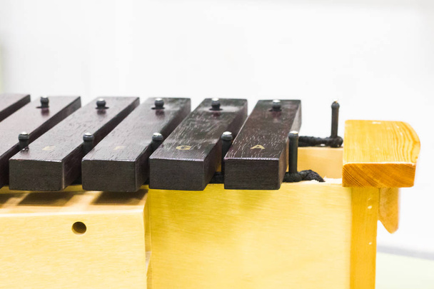 xilófono de madera en un aula de música
 - Foto, imagen