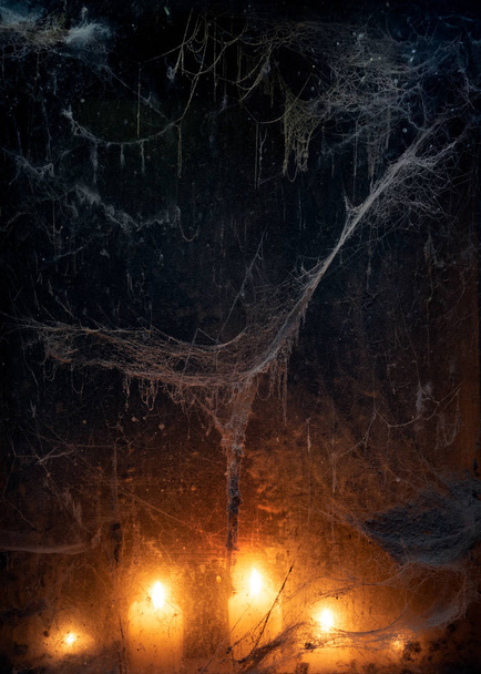 Απόκριες φόντο με ιστό αράχνης στο σκοτάδι - Φωτογραφία, εικόνα