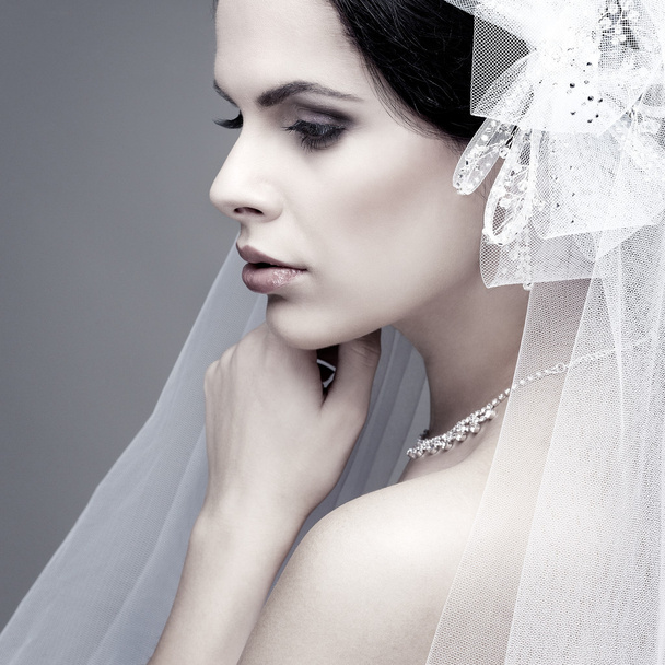 Portrait of beautiful bride. Wedding dress. Wedding decoration - Fotó, kép