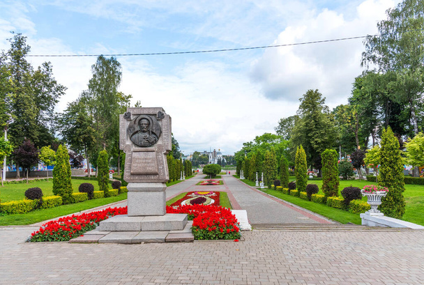Tver, Russia - August 3, 2019: Summer view of the city park in Tver, Russia. - Фото, зображення