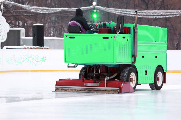 special machine ice harvester cleans the ice rink - Valokuva, kuva
