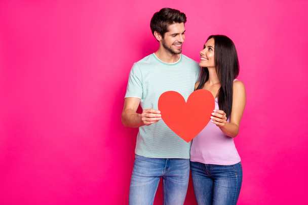 Photo of amazing guy and lady hugging holding large paper heart in hands expressing best feelings wear casual outfit isolated pink color background - Foto, immagini