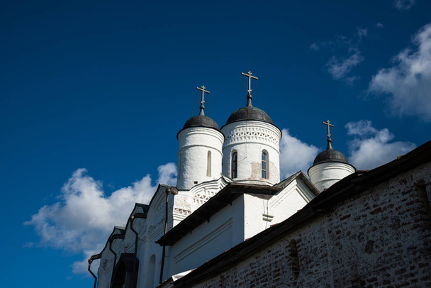 Klasztor Kirillo-Belozersky, rejon Wolonii. Rosja - Zdjęcie, obraz