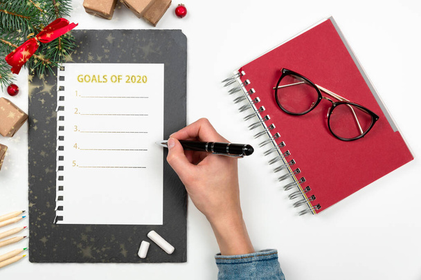 Naisen käsin kirjoittaminen 2020 Tavoitteet muistikirjaan koristeltu Chris
 - Valokuva, kuva