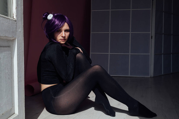 portrait d'une belle fille cosplayer anime aux cheveux violets
 - Photo, image
