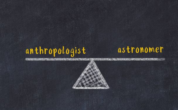 Křídový náčrt vah. Koncepce rovnováhy mezi antropologem a astronomem - Fotografie, Obrázek