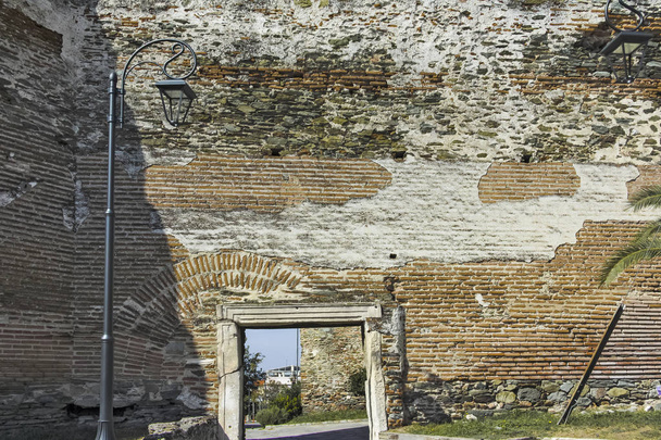 Antigua Fortificación en la ciudad de Salónica, Grecia
 - Foto, Imagen