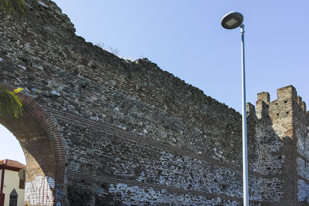 Αρχαία οχύρωση στην πόλη της Θεσσαλονίκης - Φωτογραφία, εικόνα