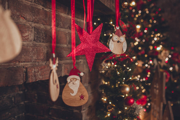Hangulatos karácsonyi belsővel, kandallóval - Fotó, kép