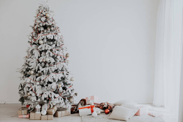 Luzes interiores Árvore de Natal Garland ano novo presentes de férias decoração de casa branca
 - Foto, Imagem