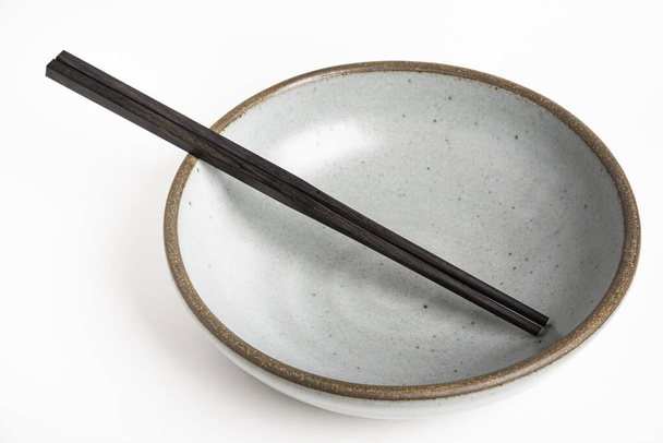 Chopsticks com uma tigela
 - Foto, Imagem