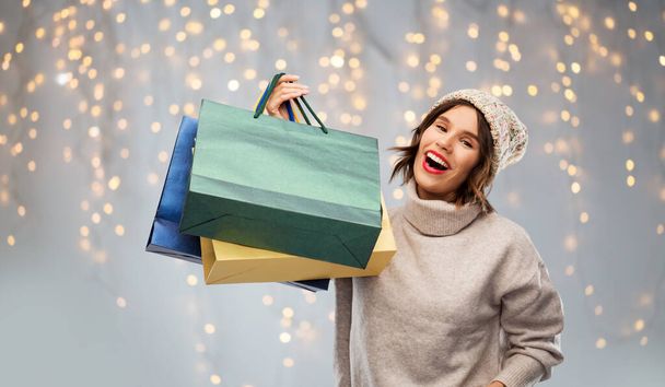 young woman in hat with shopping bags on christmas - Foto, imagen
