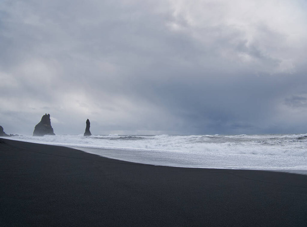 Single rock needles on the coast of Iceland - Zdjęcie, obraz