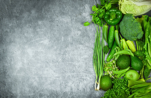 Fresh green fruit and green vegetables mixed background , top vi - Foto, afbeelding
