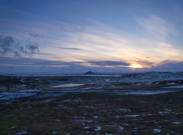 Západ slunce nad jezerem Myvatn v zimě - Fotografie, Obrázek