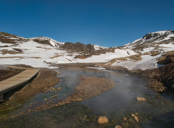 Eaux glaciaires et sources géothermiques en Islande
 - Photo, image