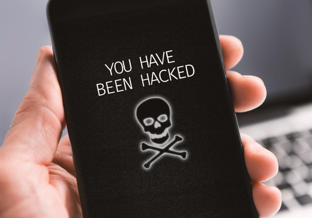 Σύγχρονη smartphone μαζί σας έχουν hacked κοινοποίηση στην οθόνη - Φωτογραφία, εικόνα