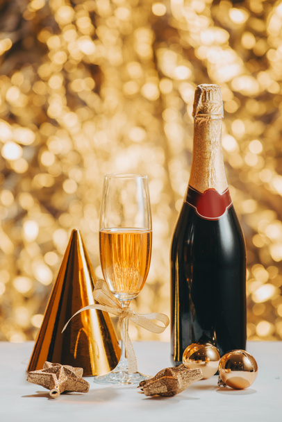 Happy new year - champagne and serpentine - Φωτογραφία, εικόνα