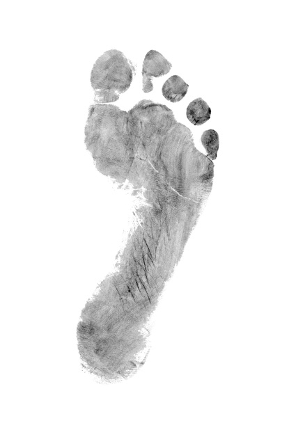 La huella del pie desnudo de un hombre sobre un fondo blanco
. - Foto, imagen