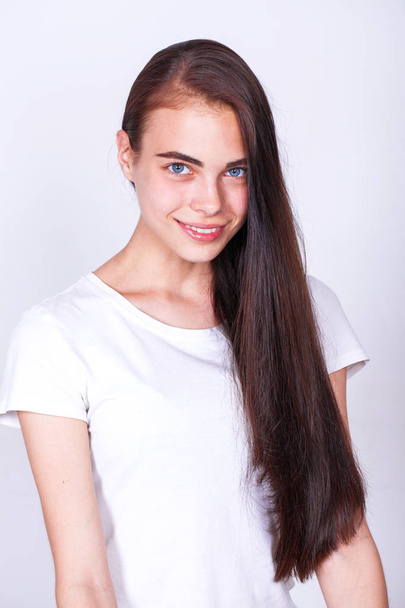 Close up portrait of pretty young brunette girl - Fotoğraf, Görsel