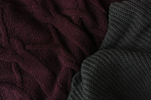 Gyönyörű kötött szürke és lila pulóver kilátás - Fotó, kép