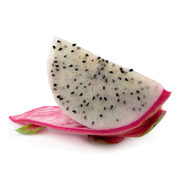 Rebanadas de fruta del dragón o Pitaya aisladas sobre fondo blanco
. - Foto, imagen