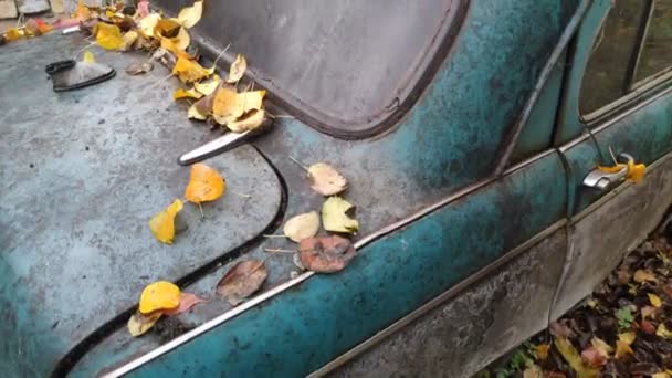  Old vintage car. Broken rusty car. - Imágenes, Vídeo