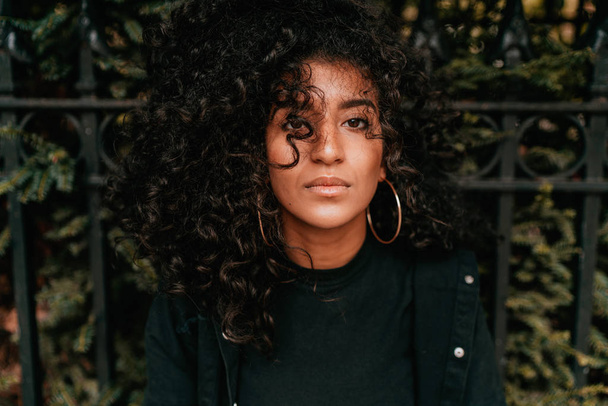 Portrait Charming Young African Woman with Curly Hair, Street Style - 写真・画像