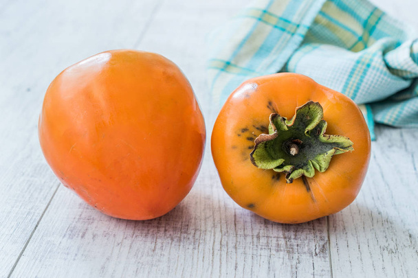 Fresh Ripe Persimmon Fruits Ready to Eat. - Foto, afbeelding