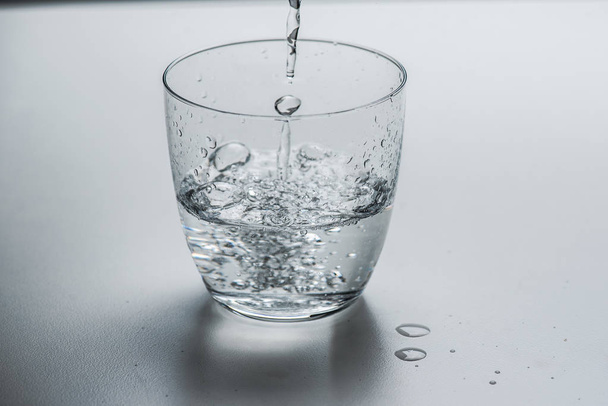 Un verre d'eau propre - Photo, image