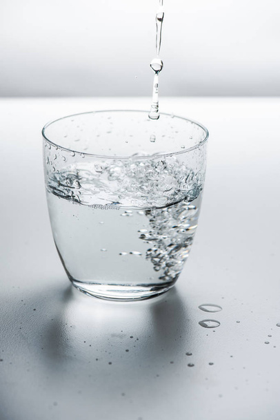 Стакан чистой воды - Фото, изображение