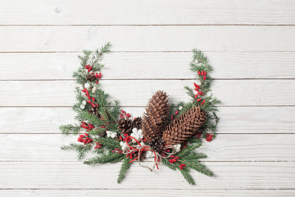 Christmas wreath on white wooden backdrop - Fotoğraf, Görsel