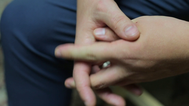 Männliche Hände aus nächster Nähe - Filmmaterial, Video