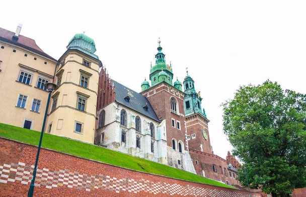 Wawel Cathedral, een rooms-katholieke kerk ligt in Wawel Royal Castle gelegen op Wawel Hill in Krakau, Polen - Foto, afbeelding