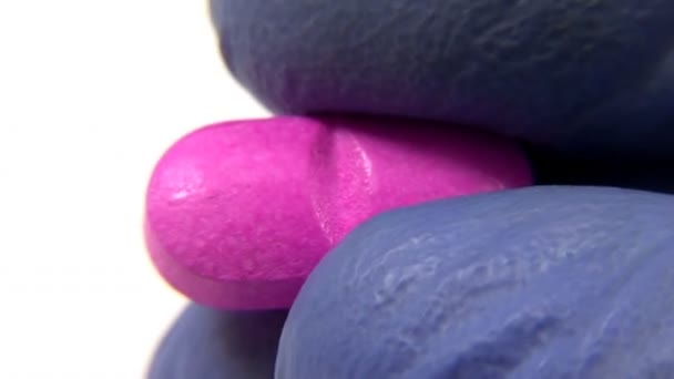Medicamento cápsula droga em close-up extremo
 - Filmagem, Vídeo