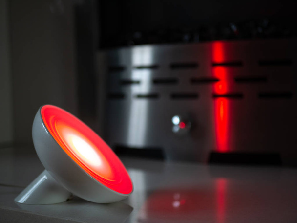 Lámpara casera inteligente con led de colores en la chimenea - Rojo
 - Foto, Imagen