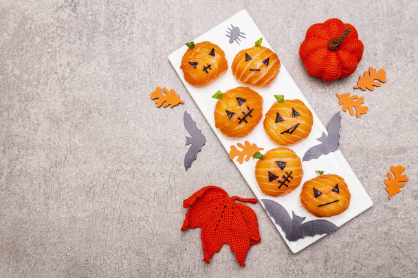 Funny Halloween Sushi Pumpkins Jack o Lantern, Sushi Monsters. Sushi Temari, palle di sushi. Cibo sano per bambini
 - Foto, immagini