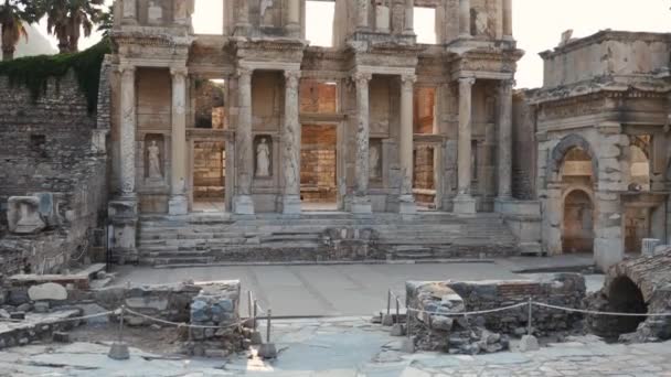 Zeer goed bewaard gebleven oude Romeinse bibliotheek op oude Romeinse ruïnes site. - Video
