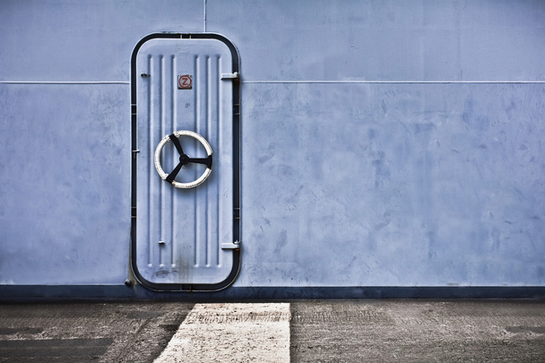 Двері безпеки на авіаносці
 - Фото, зображення
