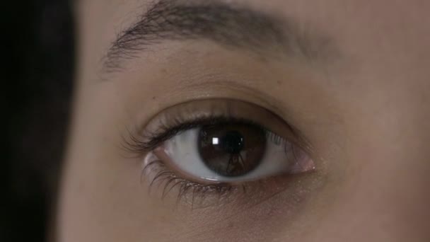 Close Up of African American Woman Eye Blinking at Camera - Video, Çekim
