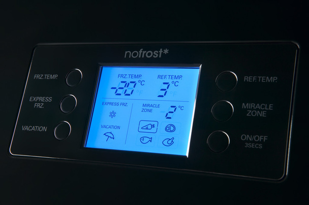 Сучасна панель керування дисплеєм холодильника
 - Фото, зображення