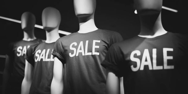 Μανεκέν σε μπλουζάκια με την επιγραφή "πώληση". Μαύρο και άσπρο - Φωτογραφία, εικόνα