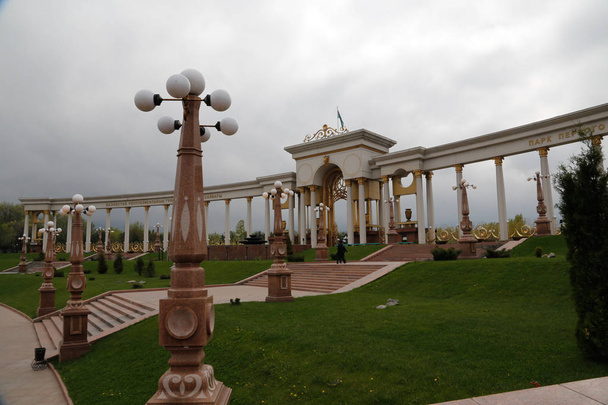 Πρώτο Προεδρικό Πάρκο στο Almaty την άνοιξη. - Φωτογραφία, εικόνα