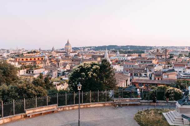 Architecture and panoramas of the old city. Sunset and streets of Rome in Italy.  - Foto, afbeelding