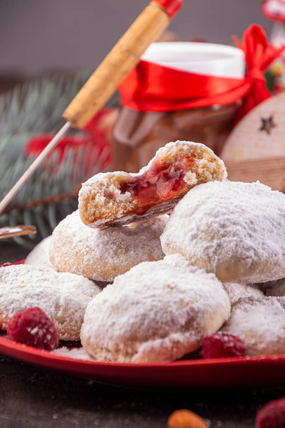 biscotti tradizionali di Natale palle di neve coperto glassa s
 - Foto, immagini
