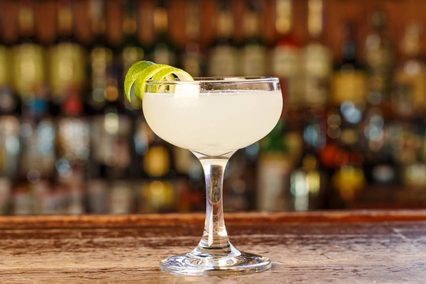 Cocktail daiquiri no bar
 - Foto, Imagem