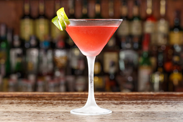 Cocktail com base em vodka no bar
 - Foto, Imagem