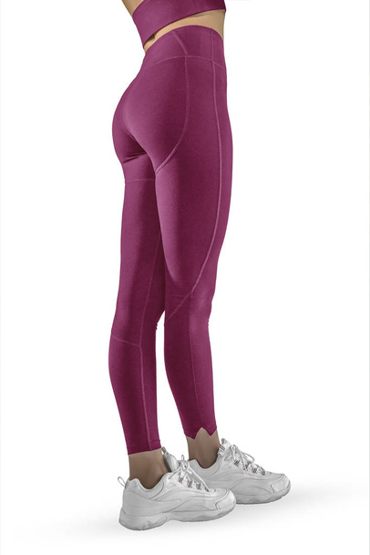 Gyönyörű vékony női lábak rózsaszín sport leggings és futó cipő elszigetelt fehér háttérrel. Fogalma stílusos ruhák, sport, szépség, divat és karcsú lábak - Fotó, kép