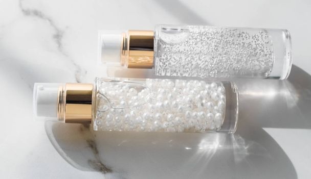 Cilt bakım serumu ve jel şişesi, nemlendirici losyon ve kaldırma  - Fotoğraf, Görsel