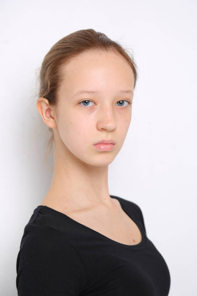 Caucasian teen girl studio portrait - Foto, Imagem